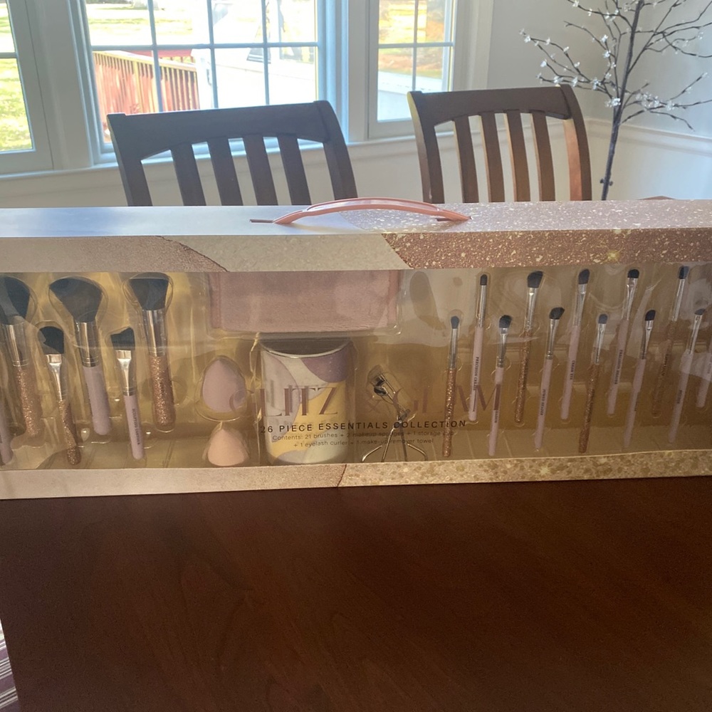 NWT Glitz and Glam Brushes makeup brushes set tiktok glitz & glam 26 pie…